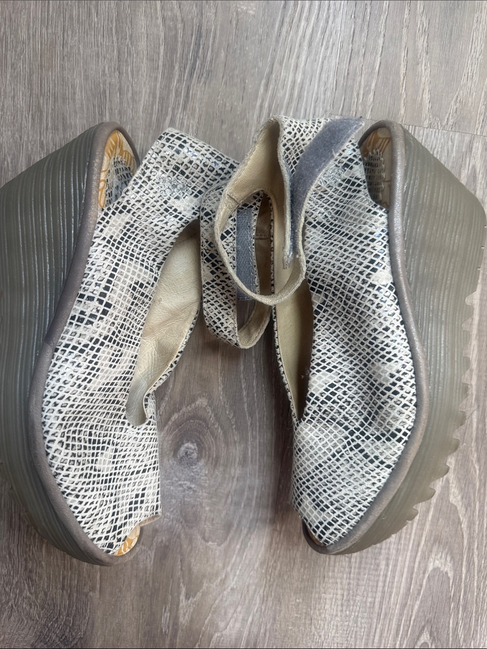 FLY London Yala Snake Print Wedge Off White - Picture 4 of 7